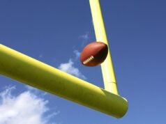 Ex entrenador de ‘Last Chance U’ baleado en el campus de Oakland