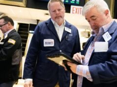 Mercados estadounidenses hoy: Wall Street se mantiene volátil mientras las acciones de IA oscilan; Las ventas globales se profundizan en Europa y Asia