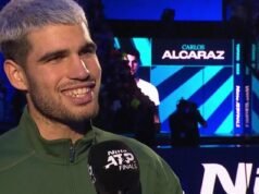 Los oponentes Carlos Alcaraz y Jannik Sinner se enfrentan en las Finales ATP