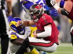 Baker Mayfield de los Bucs escapó de la derrota ante los Rams con un esguince en el hombro izquierdo