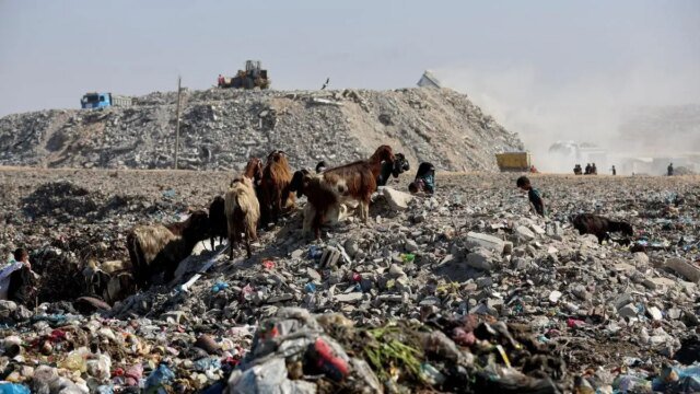 2025-11-07T125256Z_1448015484_RC29MHAIC4NO_RTRMADP_3_ISRAEL-PALESTINIANS-GAZA-WASTE.JPG