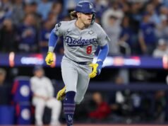 ¿Cuál es el cronograma de regreso de la cirugía de lesión en el codo de Kike Hernández?