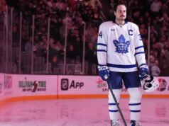 ¿Cuál es el cronograma para el regreso de Auston Matthews a los Maple Leafs después de una lesión?