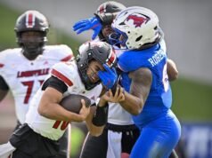 Kevin Jennings, SMU venció a Louisville 38-6