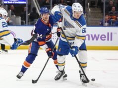 Jordan Binnington y los Blues superan a los Islanders