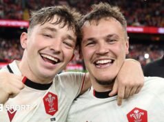 Gales 24-23 Japón: el entrenador Steve Tandy no puede ver el penalti ganador de Jarrod Evans