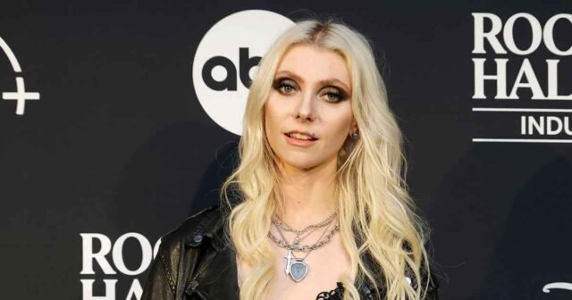 Feature-Taylor-Momsen-Reflects-on-Recording-Holiday-Songs-as-a-Child.jpg