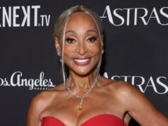 La estrella de RHOP Karen Huger recibe una gran ovación en BravoCon 2025