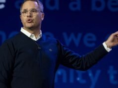 El director ejecutivo de Walmart, Doug McMillon, se jubilará en 2026