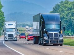 Un tribunal bloquea nuevas reglas que limitan qué inmigrantes pueden obtener CDL