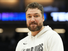 El New York Liberty contrató al asistente de los Warriors, Chris DeMarco, como su nuevo entrenador en jefe.