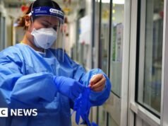 Matt Hancock dice que el NHS estuvo a “horas” de quedarse sin EPP en Covid