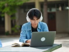 Cómo un corrector gramatical ayuda a los estudiantes a mejorar la escritura académica (y por qué reescribir la oración la mejora)