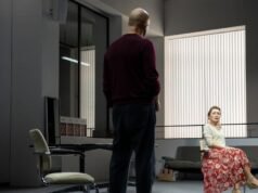 Reseña de ‘Edipo’: Mark Strong y Leslie Manville protagonizan Broadway
