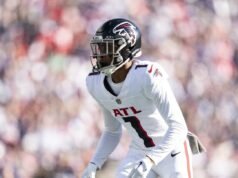 Raheem Morris ha revelado por primera vez que Darnell Mooney sufrió una fractura de clavícula en el campamento.