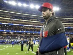 Todd Bowles: Baker Mayfield tiene un esguince en el hombro izquierdo, se someterá a una resonancia magnética el lunes