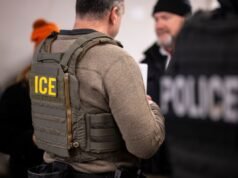 Los legisladores advierten a los gobernadores demócratas que los estados están compartiendo datos de los conductores con ICE