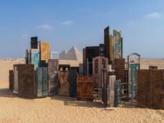 Frente a las pirámides de Giza, las imágenes grabadas de Phils son reliquias de la vida cotidiana: enormes