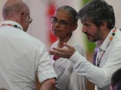 El acuerdo propuesto en las conversaciones sobre el clima de la ONU no menciona los combustibles fósiles que querían muchas naciones.