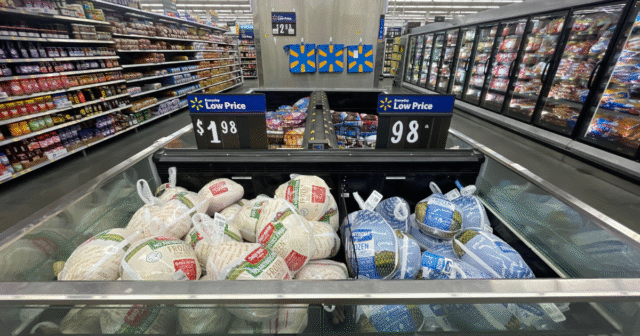 Turkeys_on_display_at_a_Walmart.png