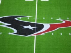 El propietario minoritario de los Texans, Javier Loya, multado y suspendido indefinidamente por la NFL