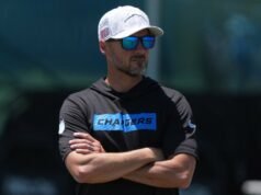 Los Falcons entrevistan al DC de los Chargers, Jesse Minter, para el puesto de entrenador