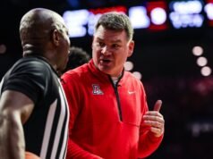 El No. 1 Arizona continuó su comienzo invicto contra UCF