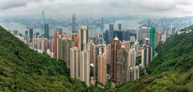 Hong_Kong_from_Victoria_Peak1-1.jpg