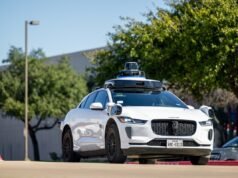 Waymo pide a los conductores de DoorDash que cierren las puertas de sus coches autónomos