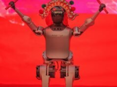 Las personas (y los robots) se preparan para celebrar el Año Nuevo Lunar en China