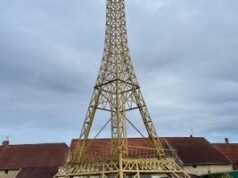 Torre Eiffel Euroson en el puente giratorio de Chartenay, Francia