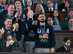 Connor Hellebuyck recibe la Medalla Presidencial de la Libertad