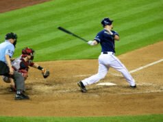 El jonrón de Manny Machado no fue suficiente y los Padres cayeron ante los Rojos, 10-11