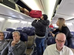 Asistentes de vuelo de Southwest enojados después de que la aerolínea moviera sus maletas a la parte trasera del avión: ‘¡Los pasajeros las robarán!’