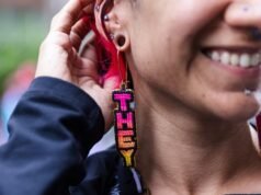 Las reglas de la corte federal que exigen que los estudiantes transgénero usen pronombres no violan la Primera Enmienda