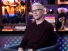Se informa que Anderson Cooper dejará 60 Minutes en parte debido a Barry Weiss