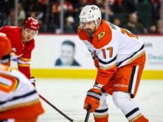 Los Ducks y Golden Knights intentaron volver a la pista ganadora