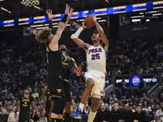 Los 76ers limitaron a los Warriors a dos tiros libres en la aplastante victoria.