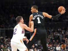 Los Spurs eligieron a los Suns escasos de personal y ganaron su séptimo partido consecutivo