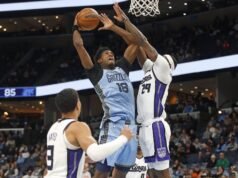 Los palos derrotados lucharon mientras los guerreros llegaban cojeando a Memphis.