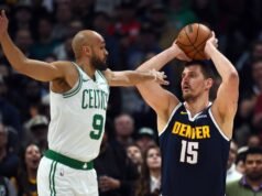 Nikola Jokic anota 30 puntos y los Nuggets se alejan de los Celtics