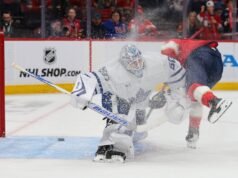 Brad Marchand anotó dos veces cuando los Panthers regresaron con una victoria sobre los Leafs.