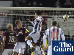 Las esperanzas de título del Hearts fueron derrotadas por los últimos ganadores del St Mirren después de la costosa tarjeta roja de Halkett | Premier League escocesa