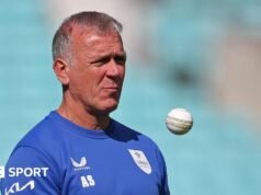 Los jugadores de críquet necesitan saber cuál es el momento adecuado para beber, dice Alec Stewart