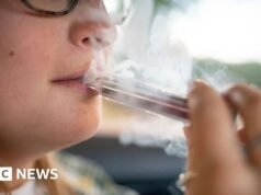 Nuevos planes podrían prohibir el vapeo en coches con niños