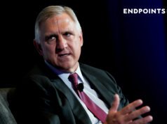 La FDA está solicitando la retirada del medicamento Tavneos de Amgen, y la compañía dice que no retirará el medicamento.