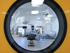 La comunidad de cirujanos plásticos dice que las cirugías de afirmación de género no están destinadas a menores