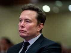 Musk critica a OpenAI en un testimonio, diciendo que “nadie se suicidó por culpa de Grok”