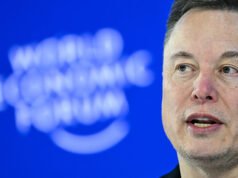 Con la salida de los cofundadores y la IPO acercándose, Elon Musk lleva la conversación a la luna