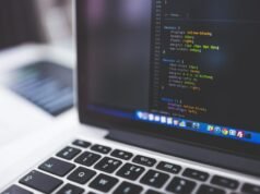 Cómo el software CLM mejora el cumplimiento, la gestión de riesgos y las auditorías